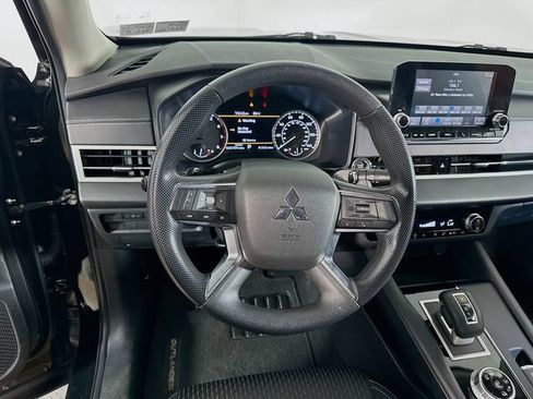 Used 2023 Mitsubishi Outlander ES AWD/4WD image 23