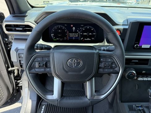Used 2025 Toyota Tacoma TRD Off-Road image 22