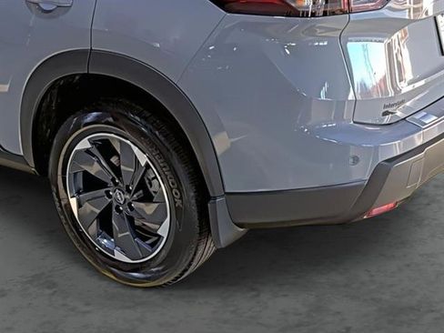 Used 2026 Nissan Rogue SV AWD/4WD image 9