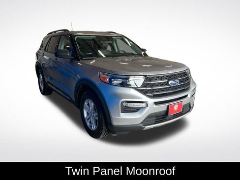 Used 2022 Ford Explorer XLT w/ Equipment Group 202A AWD/4WD image 16