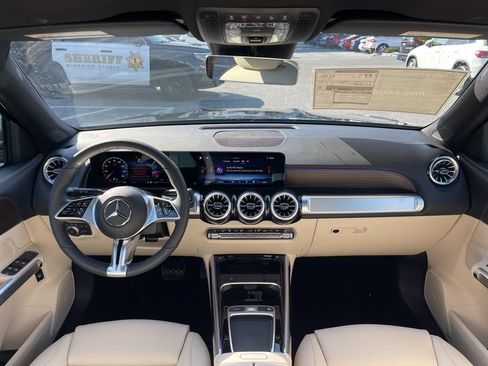 Used 2026 Mercedes-Benz GLB 250 4MATIC image 8