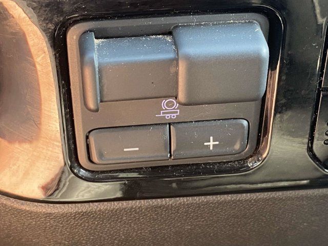 Used 2025 GMC Sierra 1500 SLT AWD/4WD image 22
