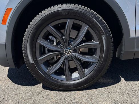 Used 2022 Volkswagen Tiguan SE AWD/4WD image 30