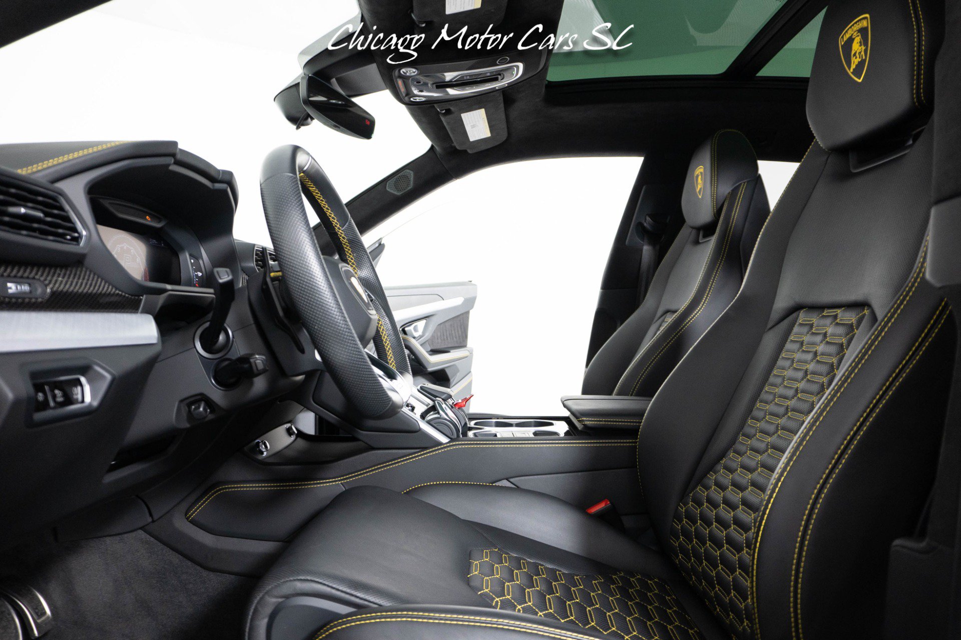 Used 2021 Lamborghini Urus AWD/4WD image 34