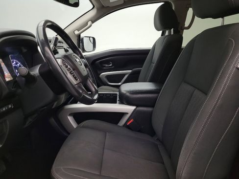 Used 2019 Nissan Titan SV w/ SV Convenience Package image 17