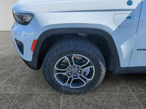 Used 2023 Jeep Grand Cherokee Trailhawk image 14