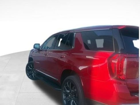 Used 2023 GMC Yukon SLT w/ SLT Premium Package image 10