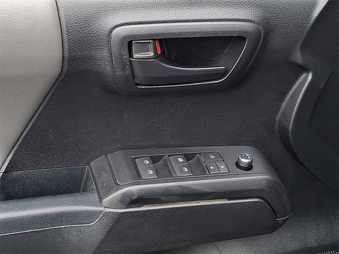 Used 2017 Toyota Tacoma SR5 w/ Tow Package image 14