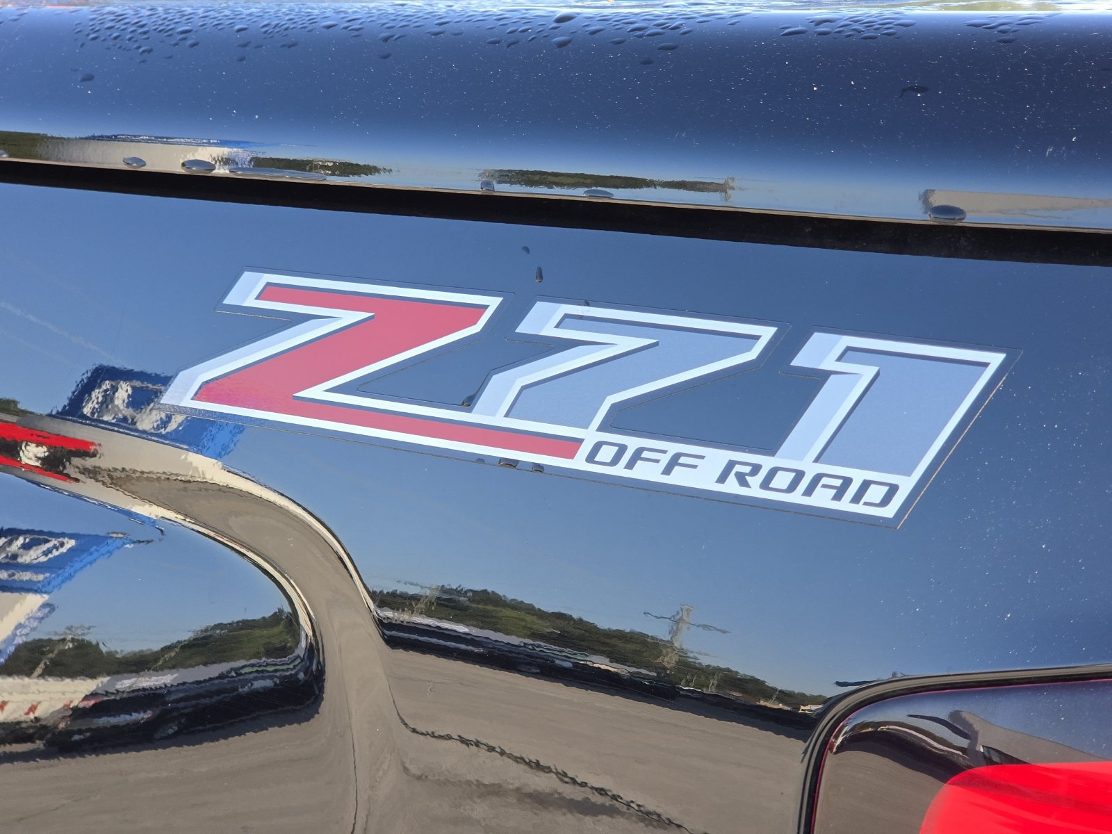Used 2015 Chevrolet Silverado 1500 LTZ Z71 w/ LTZ Plus Package AWD/4WD image 9
