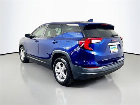 Used 2022 GMC Terrain SLE image 7