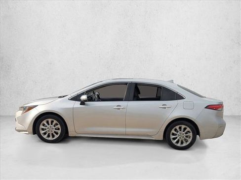 Used 2020 Toyota Corolla XLE image 8