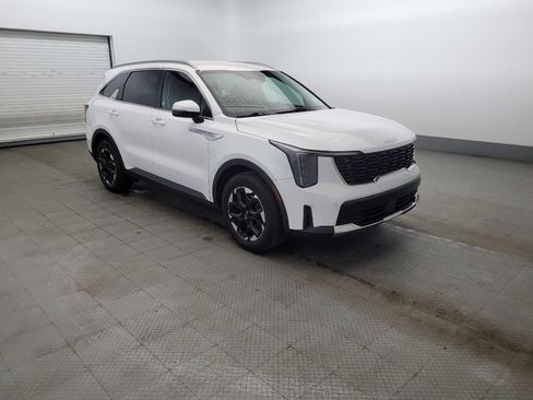 Used 2024 Kia Sorento S image 13