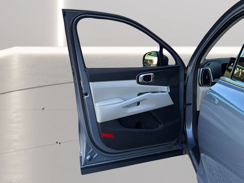 Used 2025 Kia Sorento S w/ Panoramic Sunroof Package FWD image 11