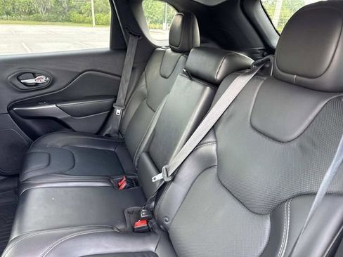 Used 2019 Jeep Cherokee Limited w/ Trailer Tow Group AWD/4WD image 11