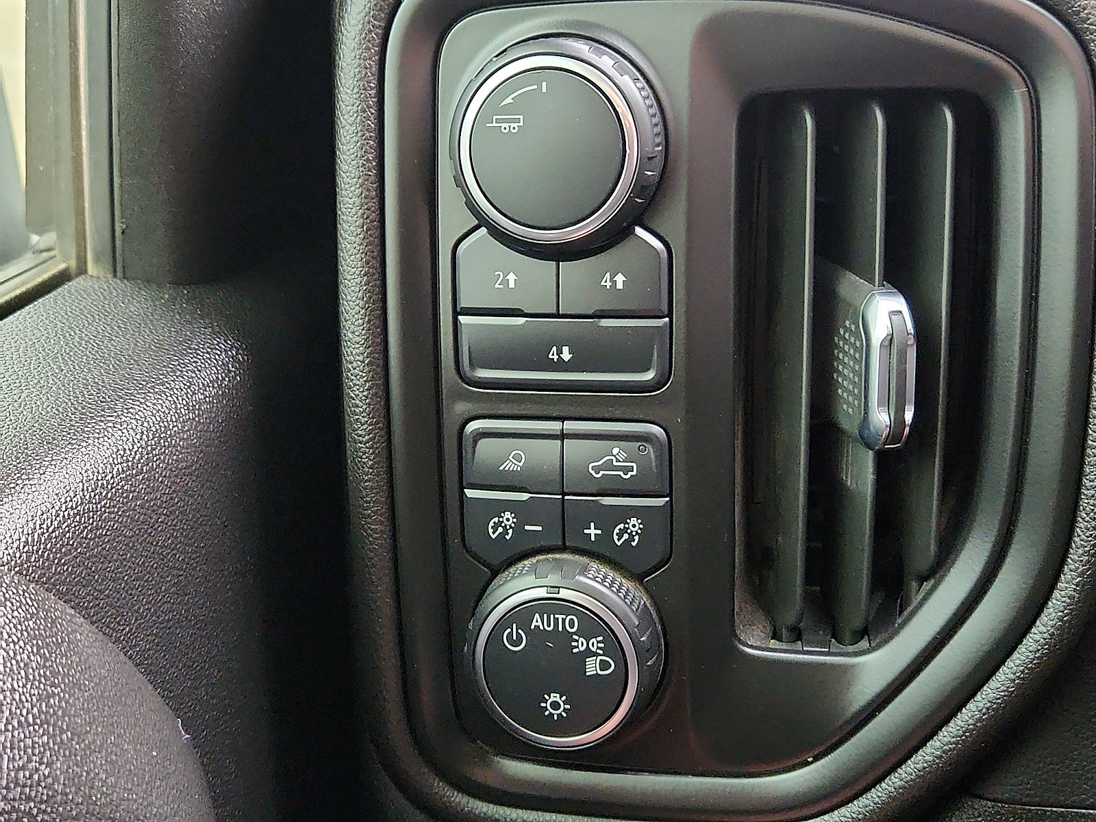 Used 2024 Chevrolet Silverado 2500 Custom w/ Custom Value Package AWD/4WD image 20