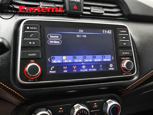 Used 2021 Nissan Versa SR FWD image 18