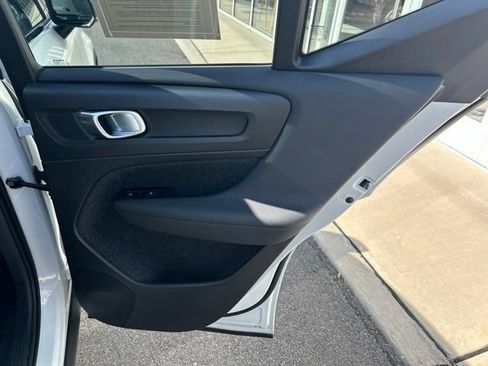Used 2021 Volvo XC40 T5 R-Design w/ Climate Package AWD/4WD image 12