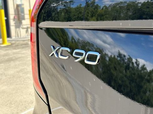 Certified 2025 Volvo XC90 B5 Core AWD/4WD image 39