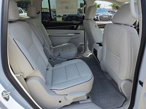 Used 2026 Buick Enclave Avenir w/ Super Cruise Package AWD/4WD image 16