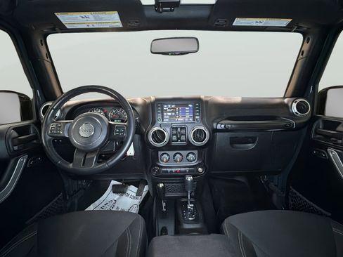 Used 2018 Jeep Wrangler Unlimited Rubicon w/ Connectivity Group AWD/4WD image 30