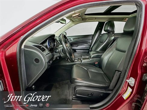 Used 2018 Chrysler 300 Limited image 24