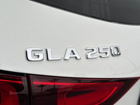 Used 2023 Mercedes-Benz GLA 250 4MATIC image 11
