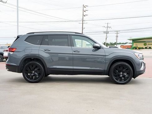 New 2026 Volkswagen Atlas SE FWD image 7