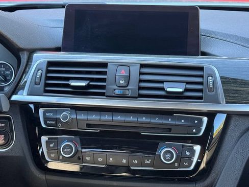 Used 2018 BMW 330i xDrive Sedan AWD/4WD image 24