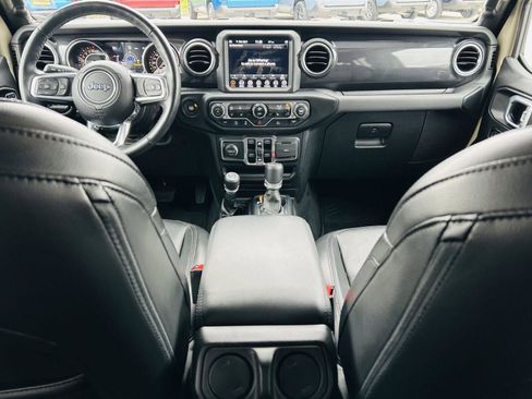 Used 2022 Jeep Wrangler Unlimited Sahara AWD/4WD image 20