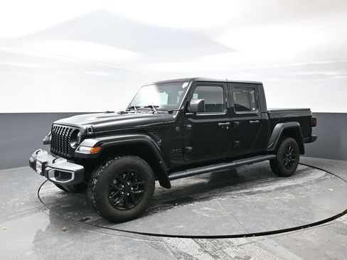 Used 2023 Jeep Gladiator Sport image 10