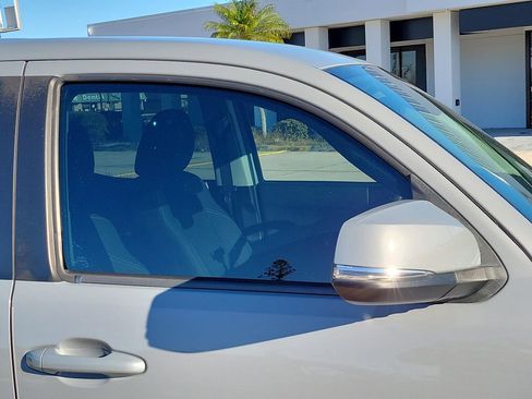 Used 2021 Toyota Tacoma SR5 w/ Trail Edition image 6