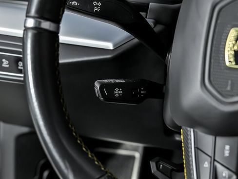 Used 2019 Lamborghini Urus AWD/4WD image 28