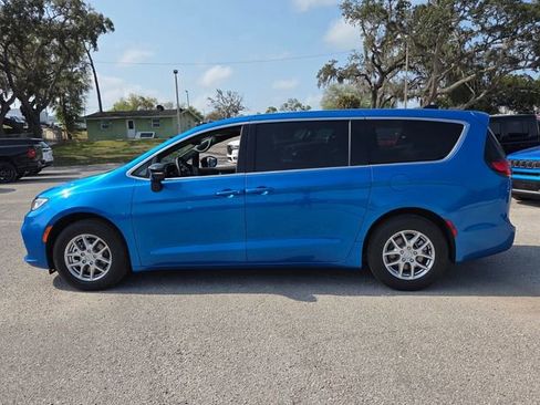 New 2026 Chrysler Pacifica Select FWD image 4