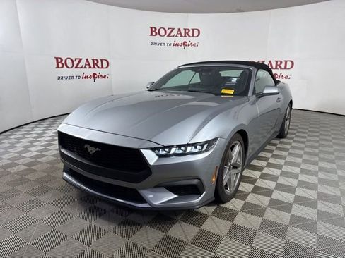 Used 2024 Ford Mustang Convertible image 4