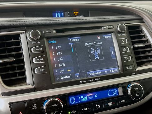 Used 2018 Toyota Highlander XLE image 21
