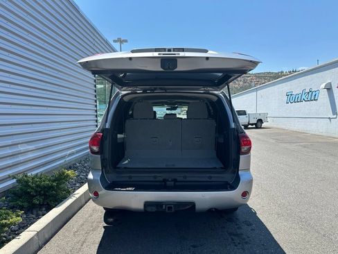 Used 2019 Toyota Sequoia SR5 AWD/4WD image 4