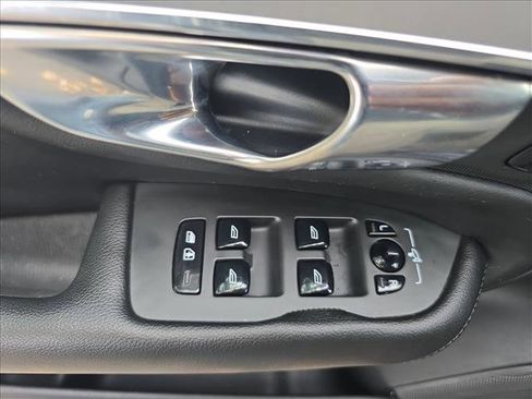 Used 2022 Volvo XC90 T5 Momentum w/ Climate Package image 28