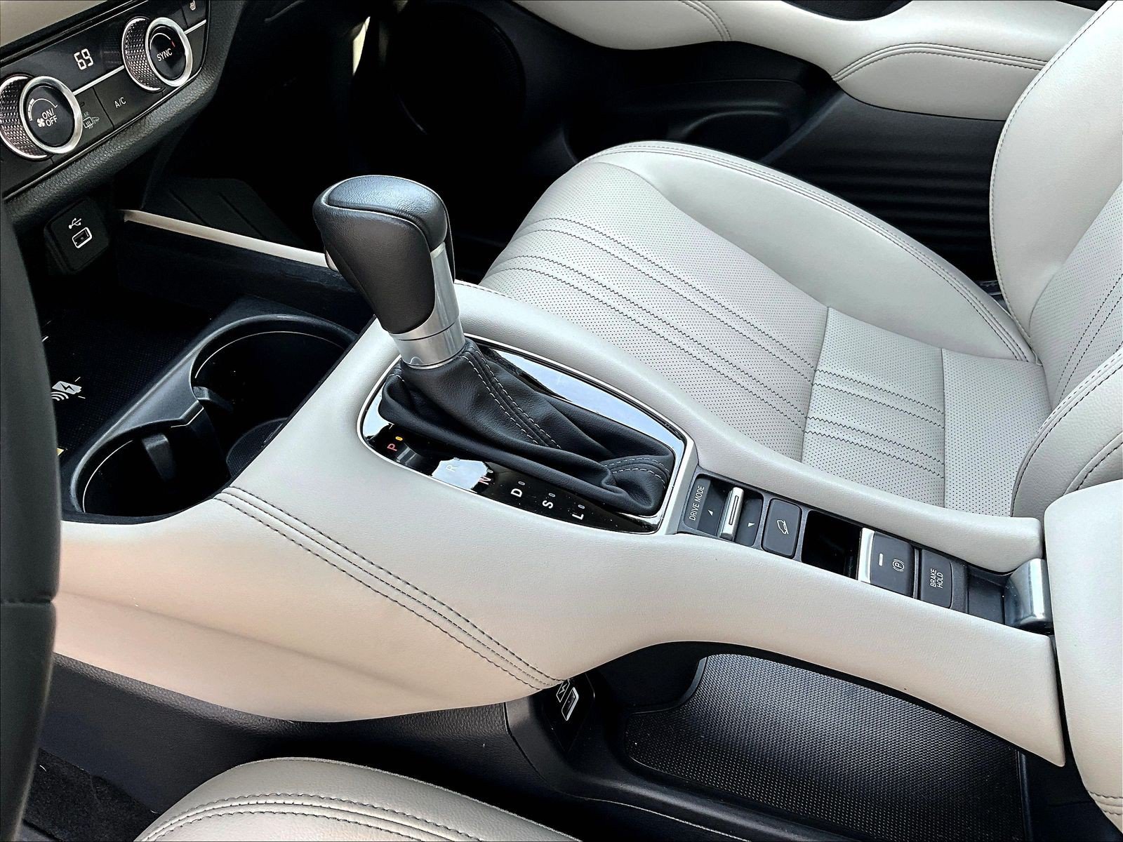 Used 2023 Honda HR-V EX-L image 18