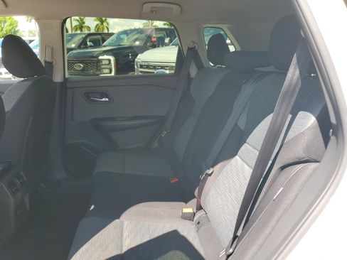 Used 2023 Nissan Rogue SV image 12