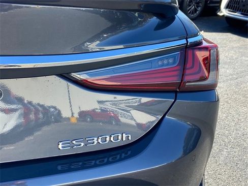 New 2025 Lexus ES 300h w/ Luxury Package image 10