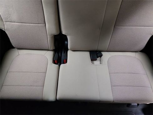 Used 2023 Chevrolet Traverse LS image 33