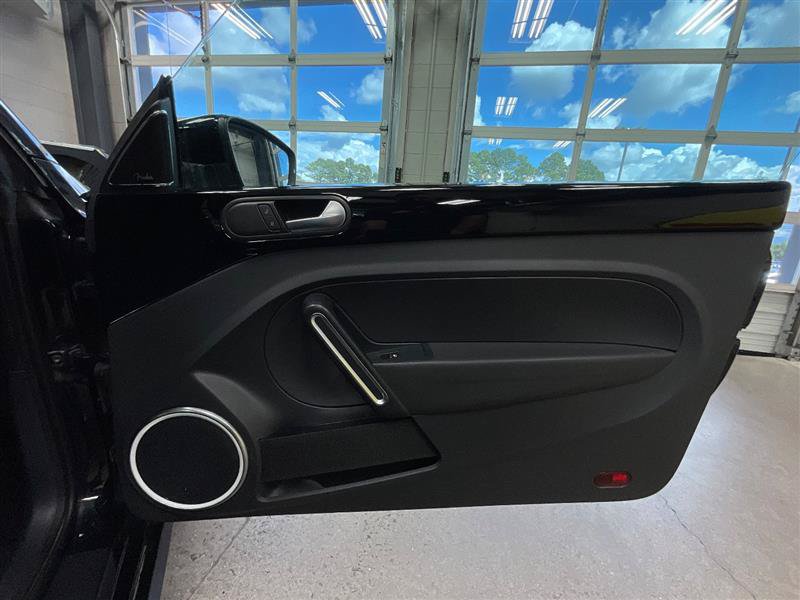 Used 2015 Volkswagen Beetle TDI FWD image 23