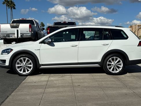 Certified 2019 Volkswagen Golf Alltrack SE image 8