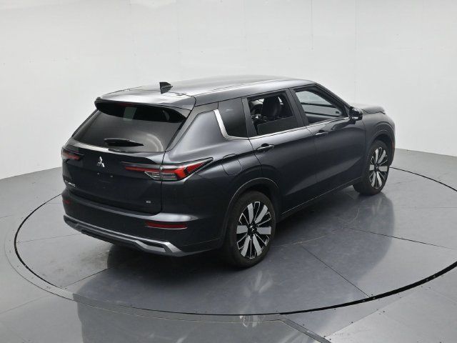 Used 2025 Mitsubishi Outlander SE FWD image 42