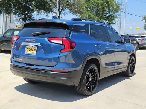 Certified 2024 GMC Terrain SLE w/ Driver Convenience Package FWD image 3
