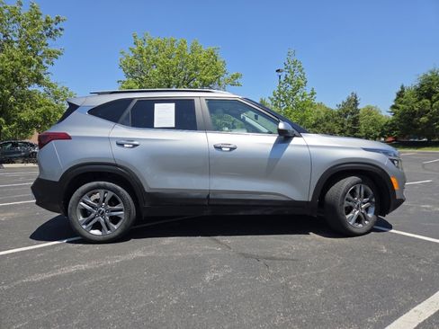 Used 2023 Kia Seltos S w/ Navigation Package FWD image 20