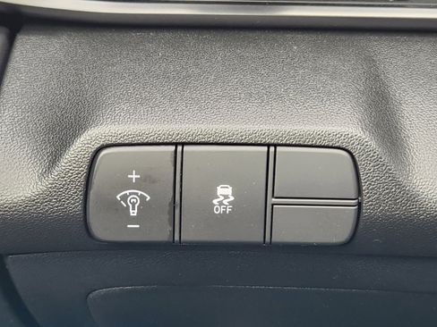 Used 2025 Hyundai Elantra Sport image 31