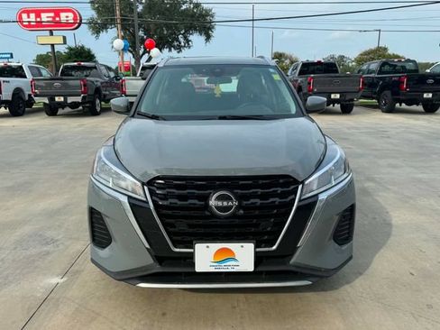 Used 2023 Nissan Kicks SV FWD image 3