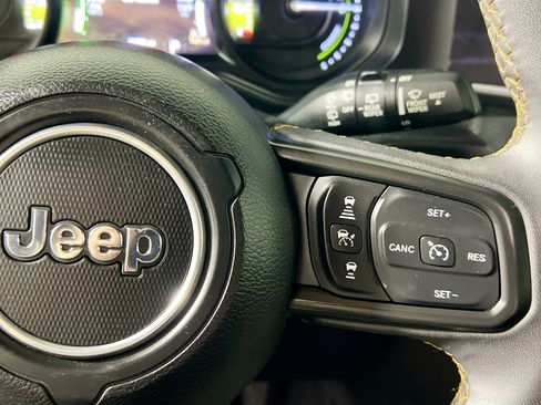 Used 2024 Jeep Wrangler Unlimited image 19