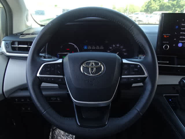 Certified 2025 Toyota Sienna XLE w/ XLE Plus Package FWD image 22